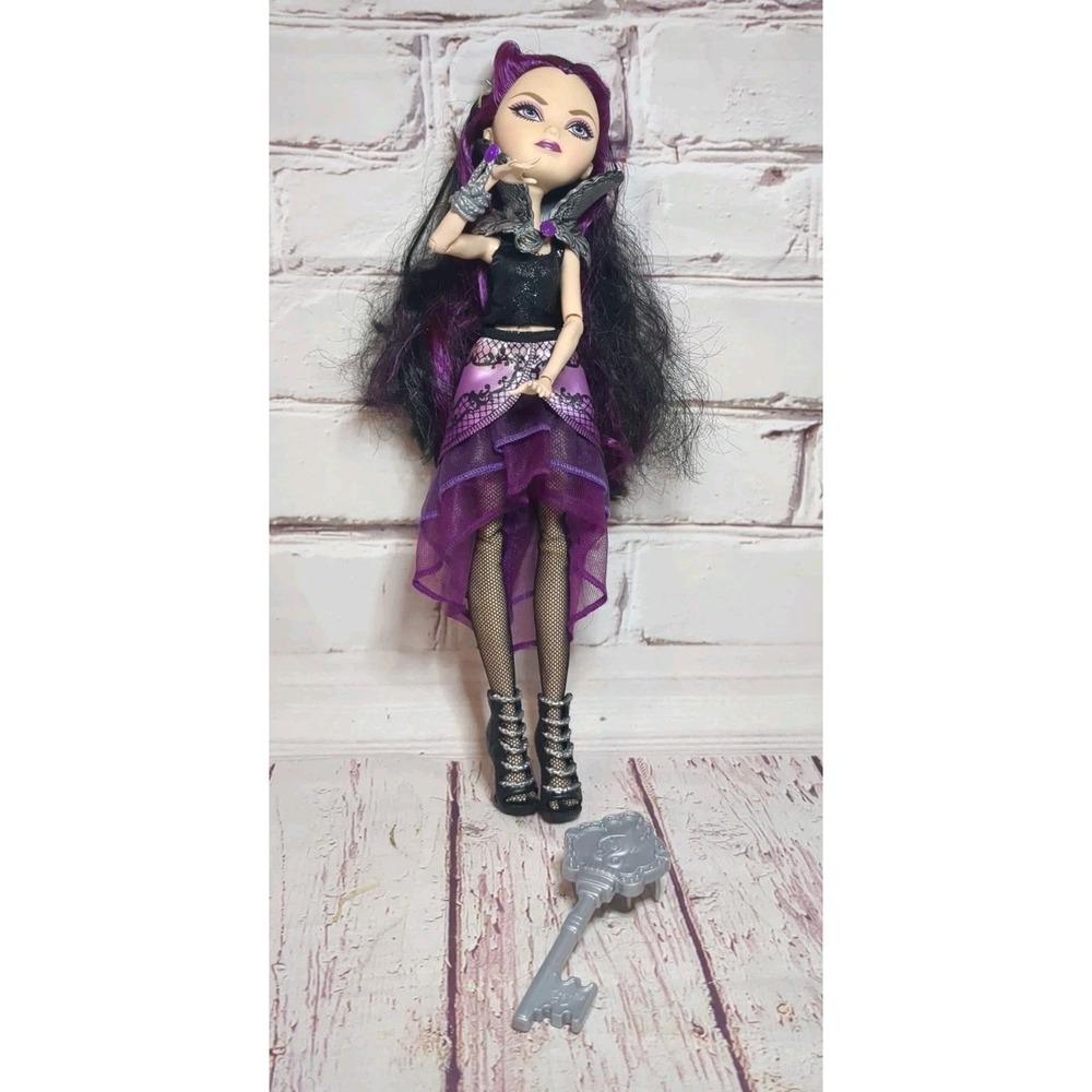 2012 Ever After High Raven Queen First Chapter Doll w/ Outfit & Brush